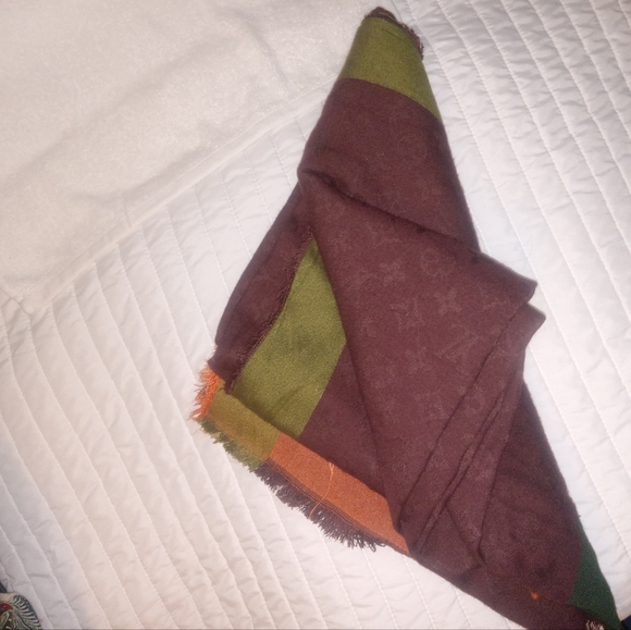 Louis Vuitton Mandarin Monogram silk/wool shaw/scarf 401910 - Picture 7 of 7